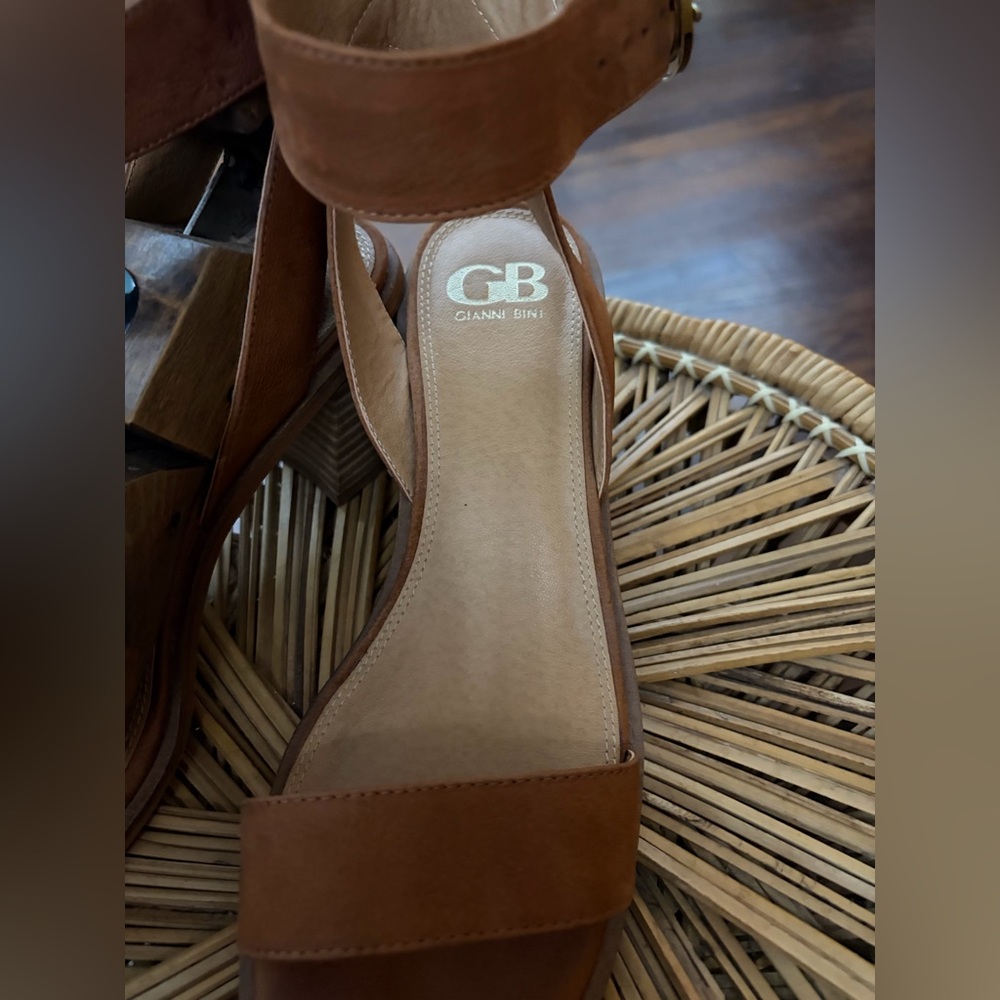 Gianni Bini women’s brown heels - Picture 4 of 8